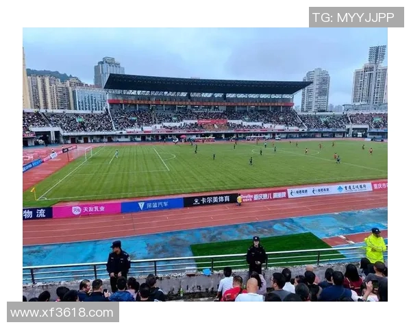 重庆足球队的节奏揭秘：激情与梦想交织的绿茵传奇